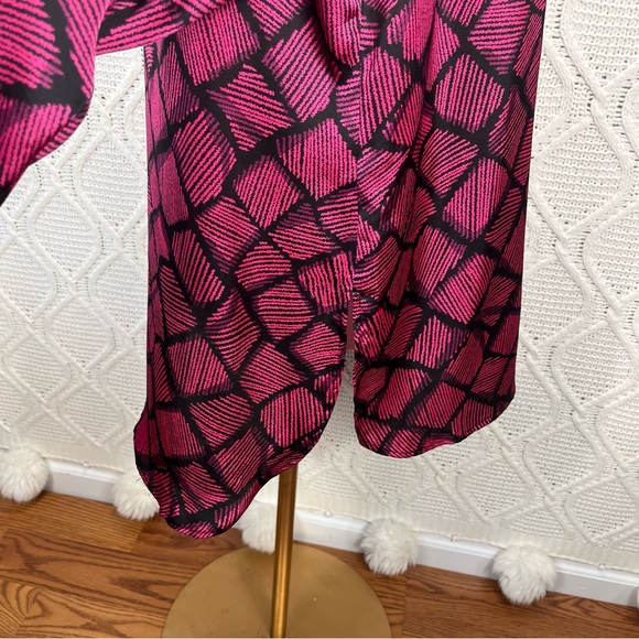 ANNE KLEIN | Pink Long Sleeve Geometric Print Split-Neck Popover Tunic Top - Picture 6 of 12